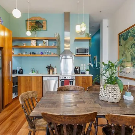 The Birds Nest - Central City Loft